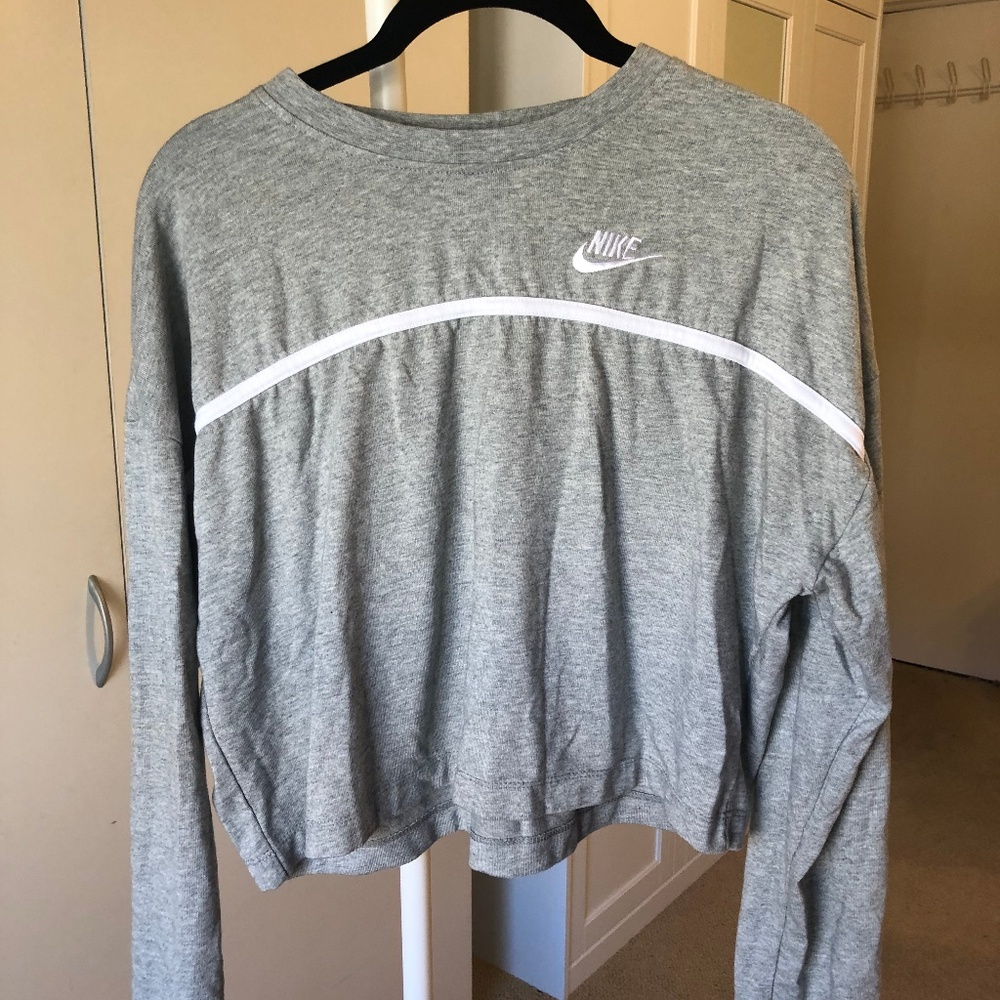 Nike grey cropped sweatshirt light cotton
